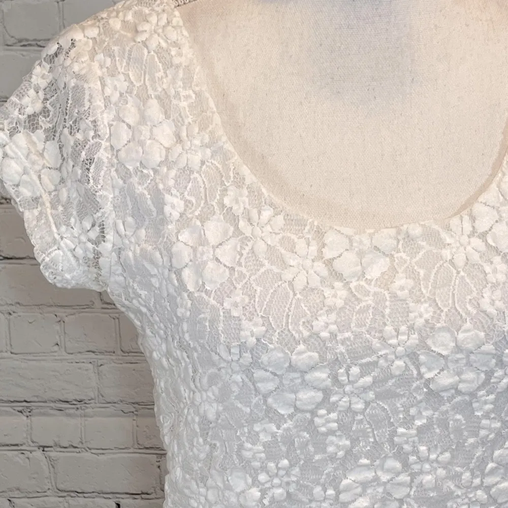 Stretchy White Lace Top-Petite Medium - Image 2