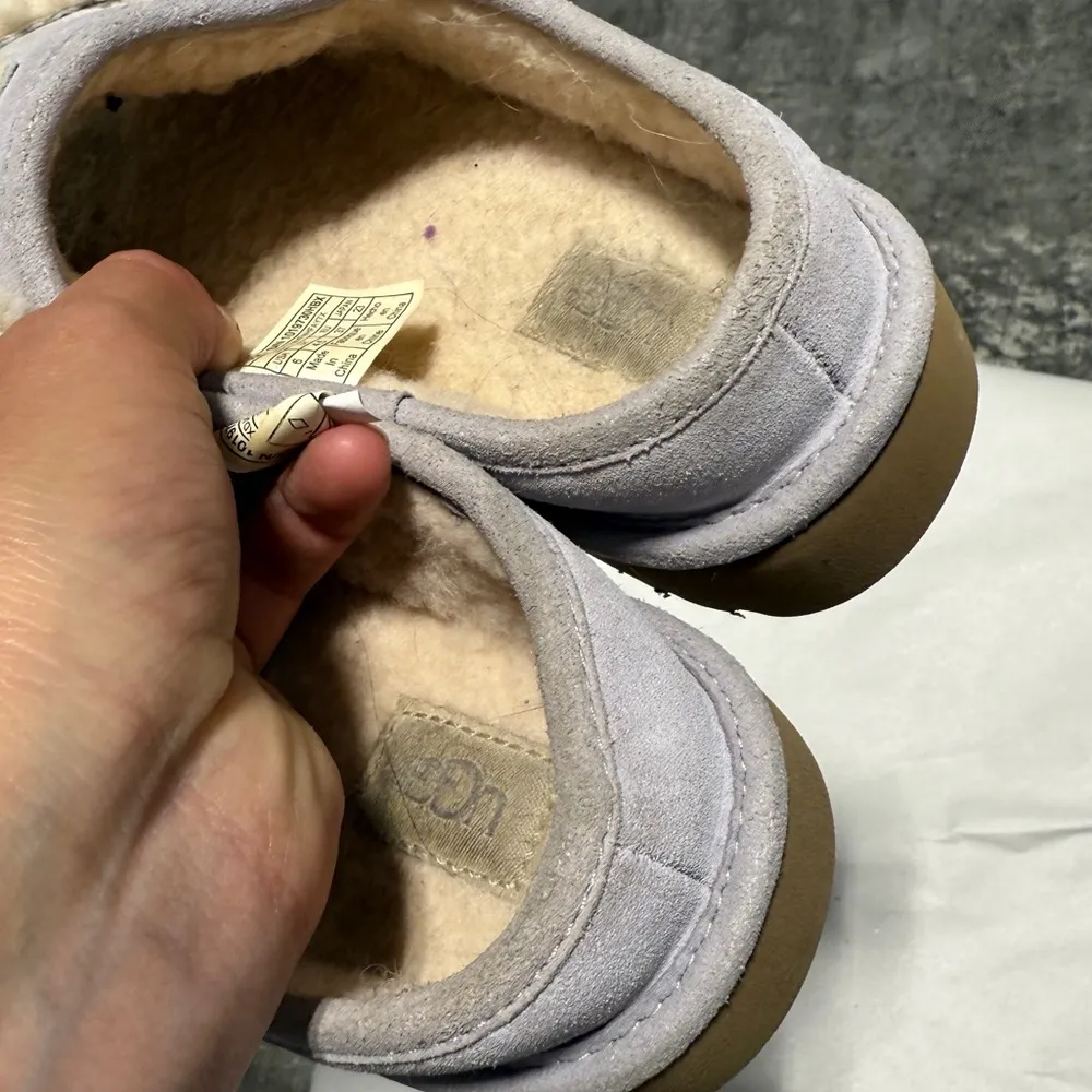UGG  Shearling SLIDE Sz 6 Lilac - Image 11