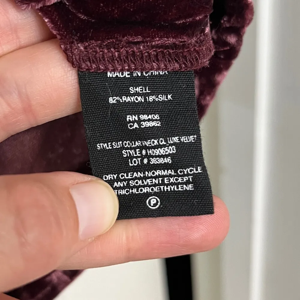 Theory Velvet Choker Neck Cut-Out Blouse Sz S Dark Currant - Image 10