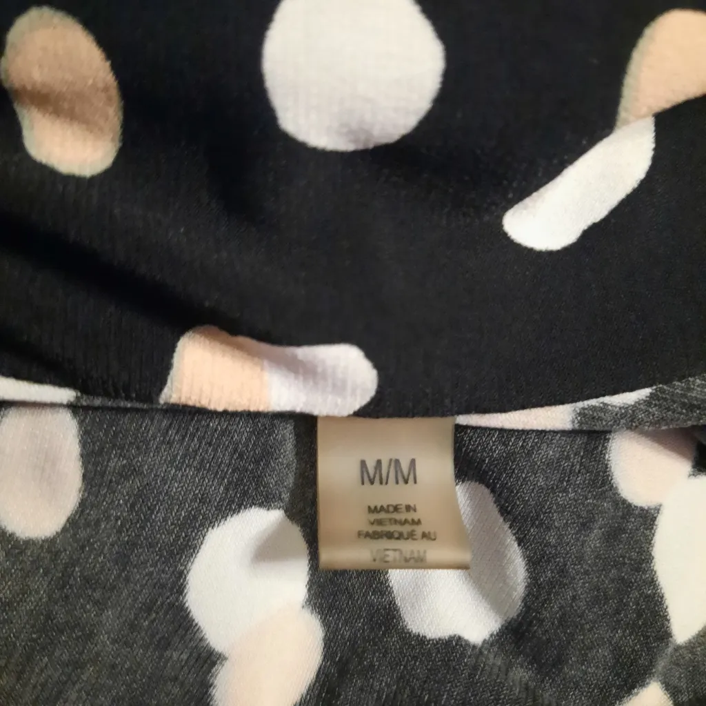 T Tahari Short Sleeve Blouse Size Medium - Image 4