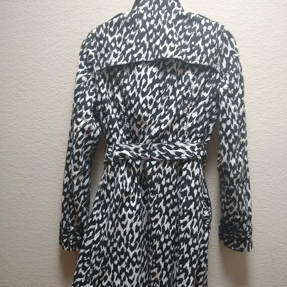 Divided by H&M Lightweight Belted Trench Coat - Image 8