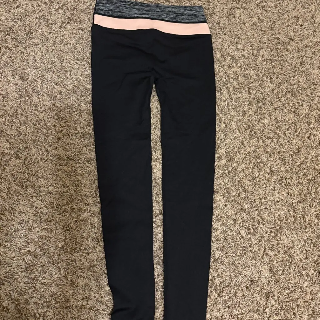 Itzon Leggings Small Black Ankle Length Gray and Pink Wide Waistband Nylon Blend - Image 3
