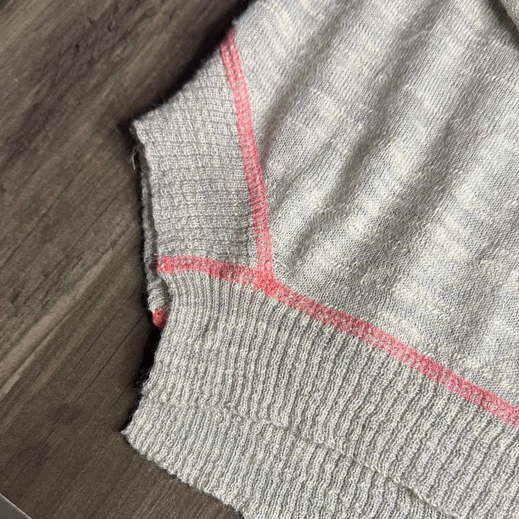 Free People Grey and Cream Light Weight Sweater with Pink Trim - Image 4