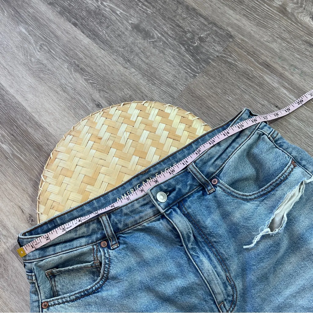 American Eagle mom shorts high rise - Image 4