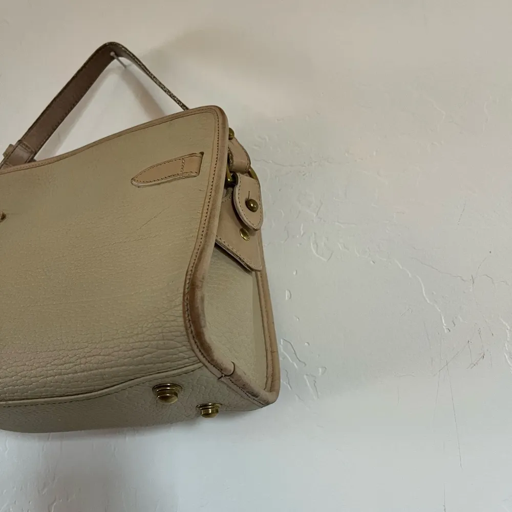 Vintage Dooney & Bourke Cream and Tan Bag with Crossbody Strap - Image 10
