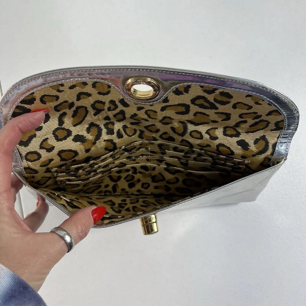 Hobo International Silver Patent Leather Twist Lock Closure Wallet Clutch Womens - Image 7