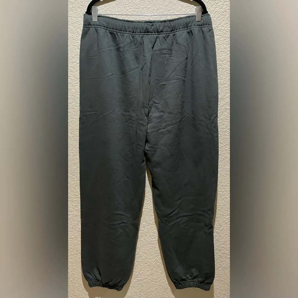 NWT Alo Yoga Accolade Sweatpants Limited Edition Dark Cactus Size XL Unisex - Image 6