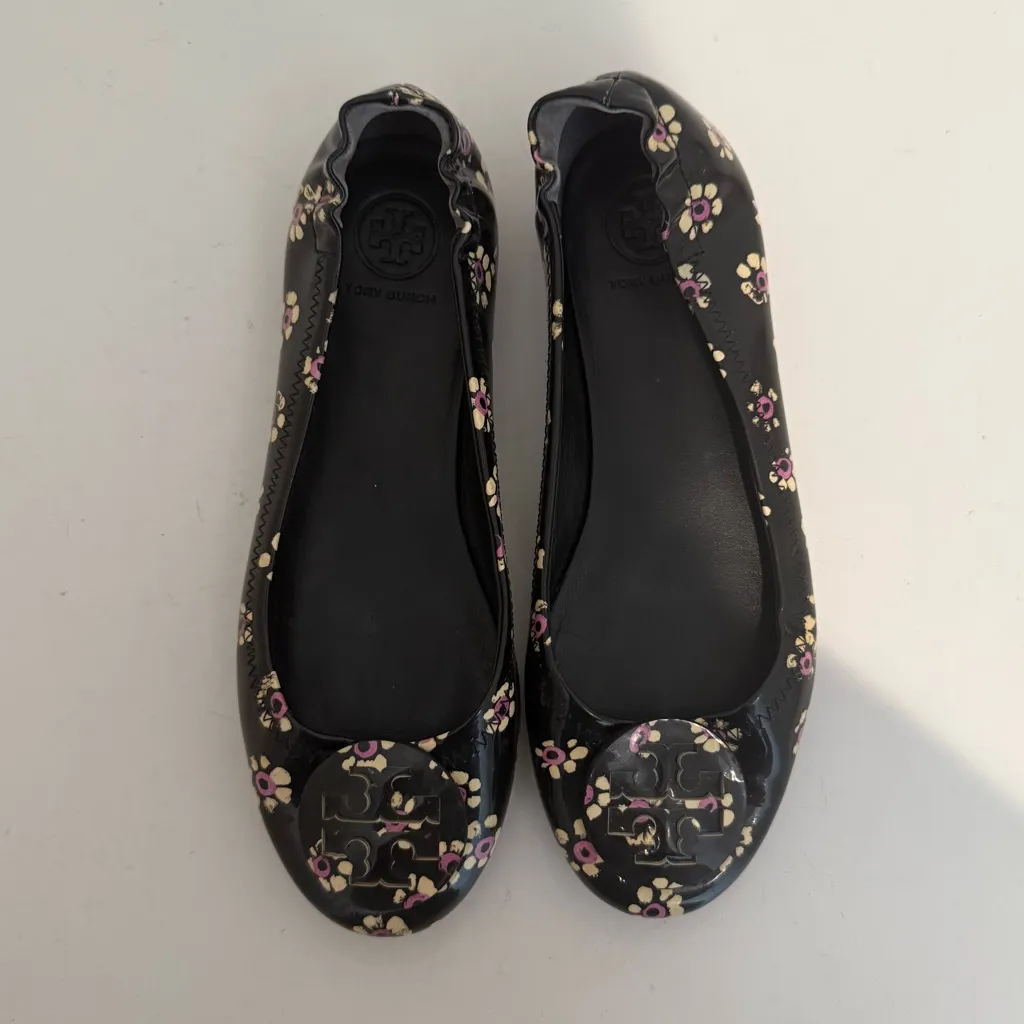 TORY BURCH Minnie Travel Logo Ballet Flats Black Pink Stamped Floral Size 6 - Image 4