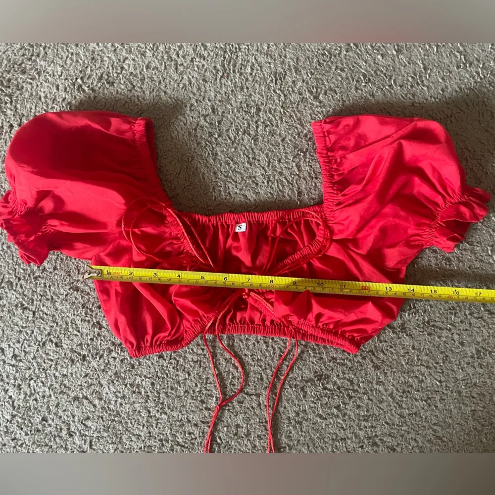 NWOT red cropped top with front tie and ruffle puff sleeve size small - Image 7