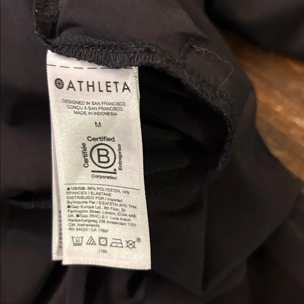 Athleta Avenue Black Short Sleeve Romper Jumpsuit Travel Athleisure Size Medium - Image 5