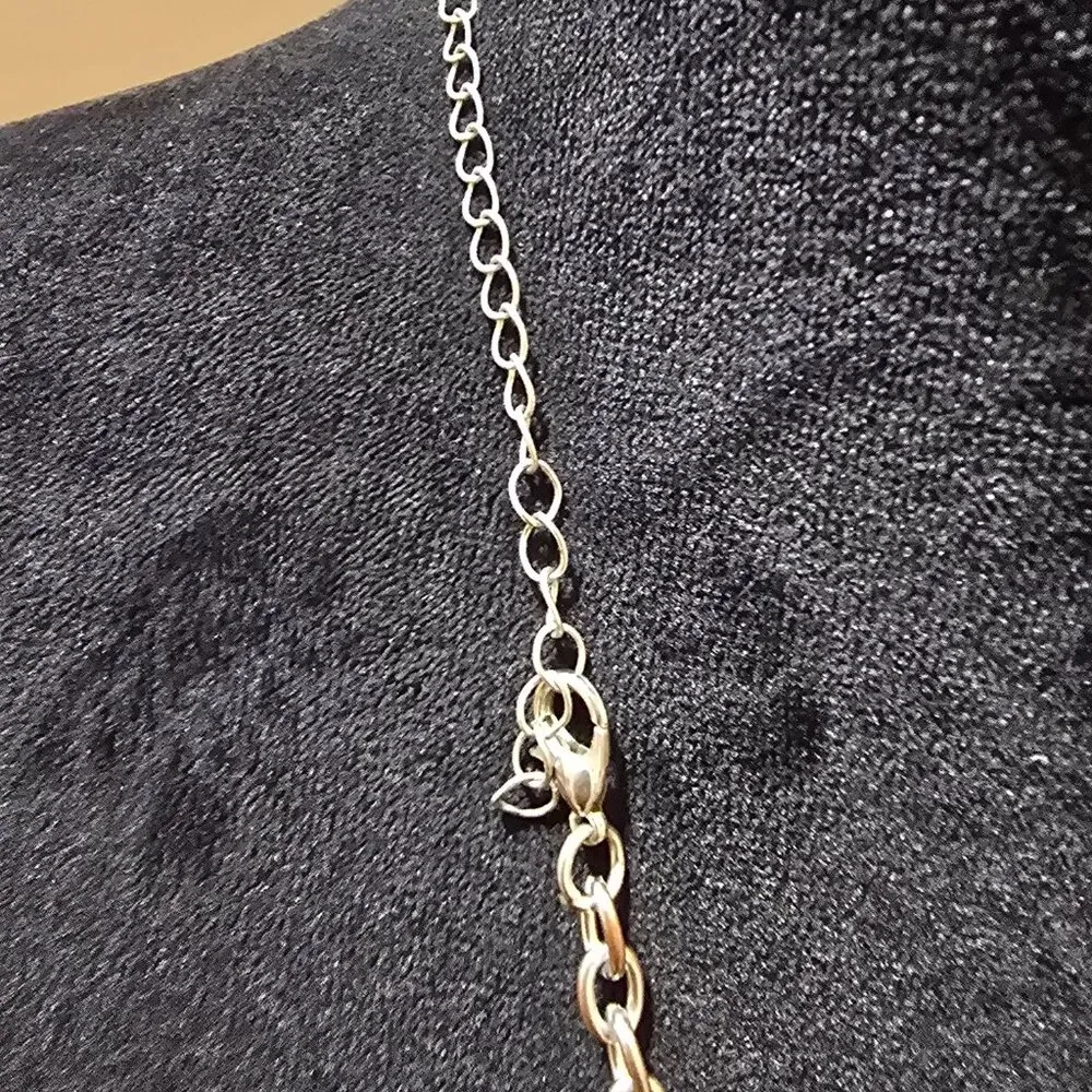 Black Faux Gem Flower Necklace Seed Pearl Silver Tone Chain With Lobster Clasp - Image 7