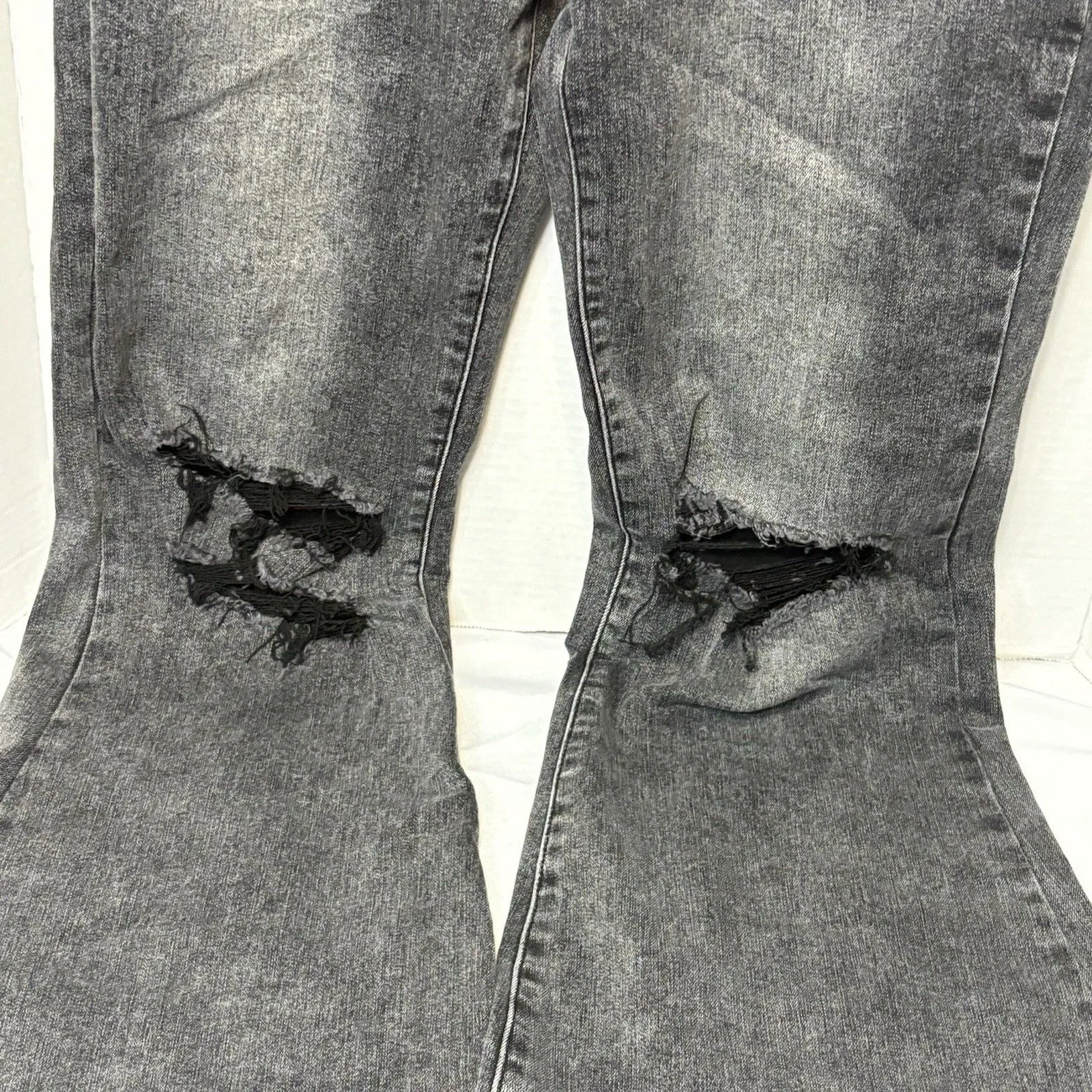 Risen Women's High Rise Distressed Raw Hem Flare Jeans 32/15 NWT Black Size undefined - Image 3