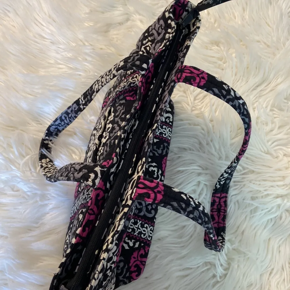 Vera Bradley Tote excellent condition no rips,smell or stain see pictures - Image 8