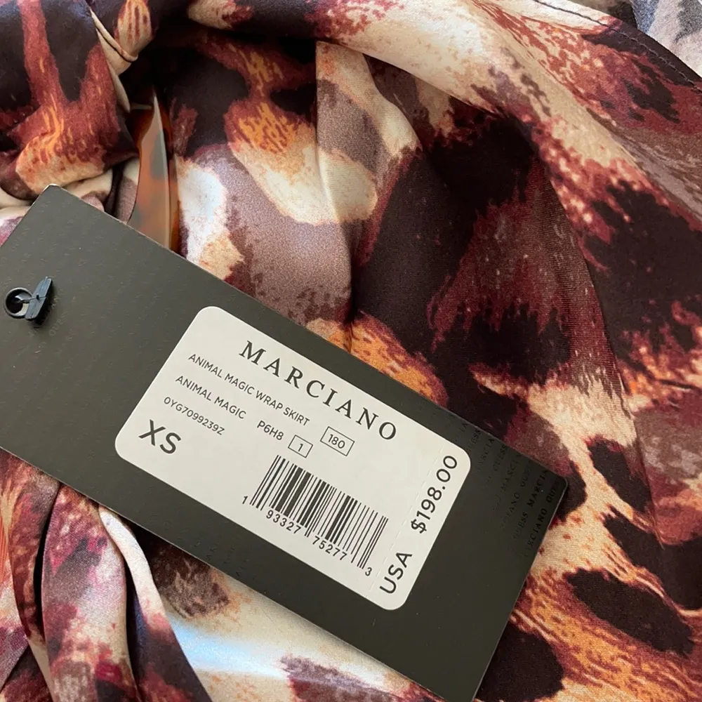 NWT GUESS Animal Magic Wrap 100% Silk Skirt - Image 7