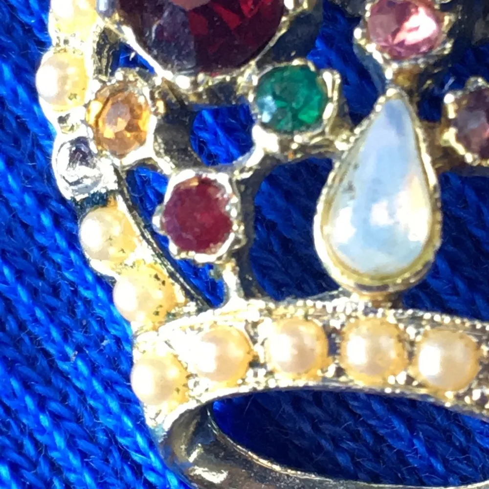 Ladies Bejeweled Crown Brooch - Image 3