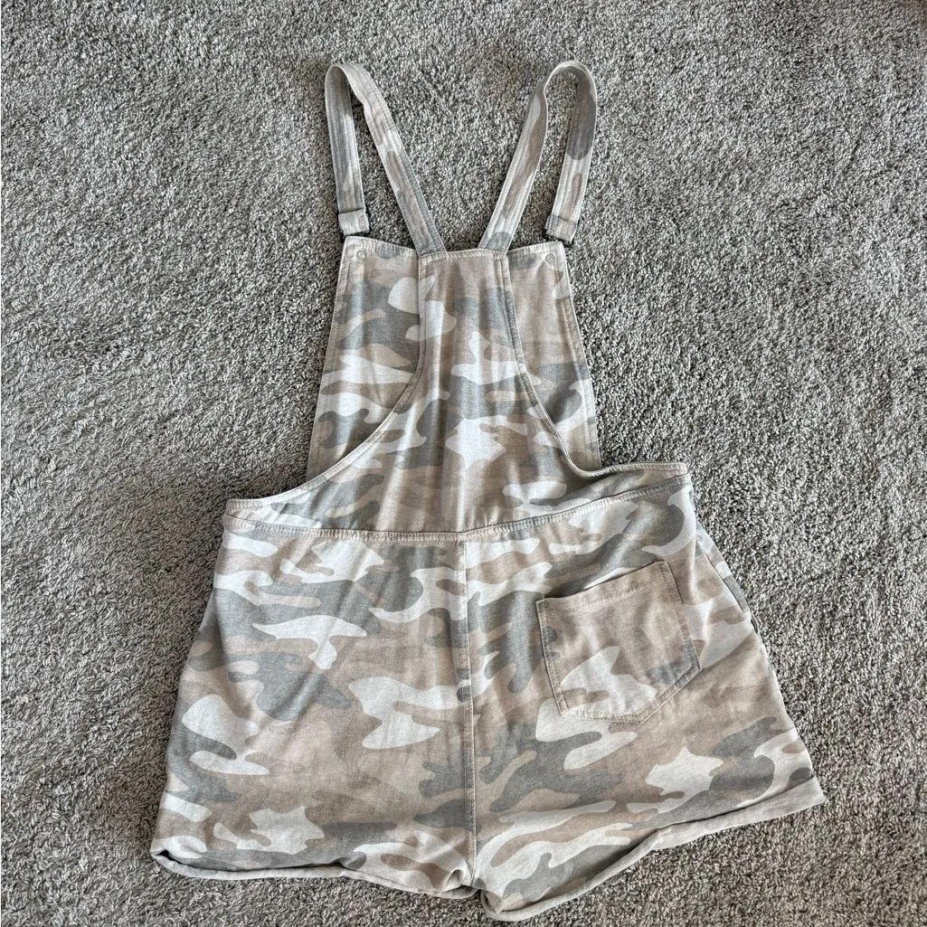 Wallflower Camouflage Overall Shorts size XL Tan - Image 6