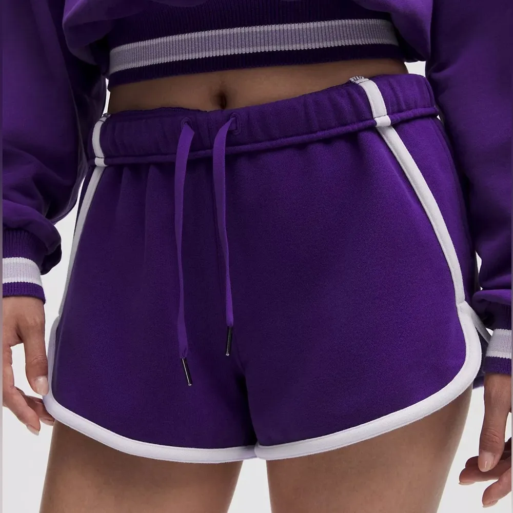 NWT Lululemon Scuba Mid-Rise Oversized Short 3"
Trim College Purple XXXS - Image 2