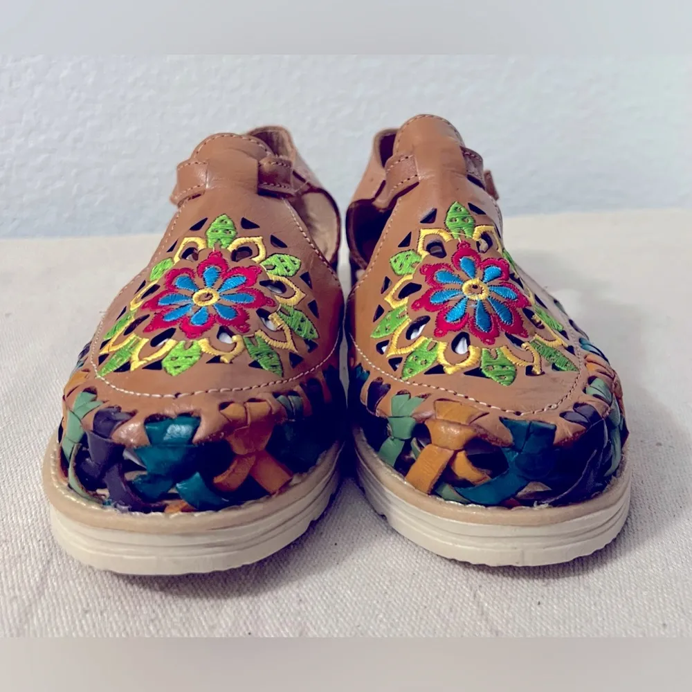 Authentic Floral Embroidered Mexican Huaraches Tan Size 8 - Image 2