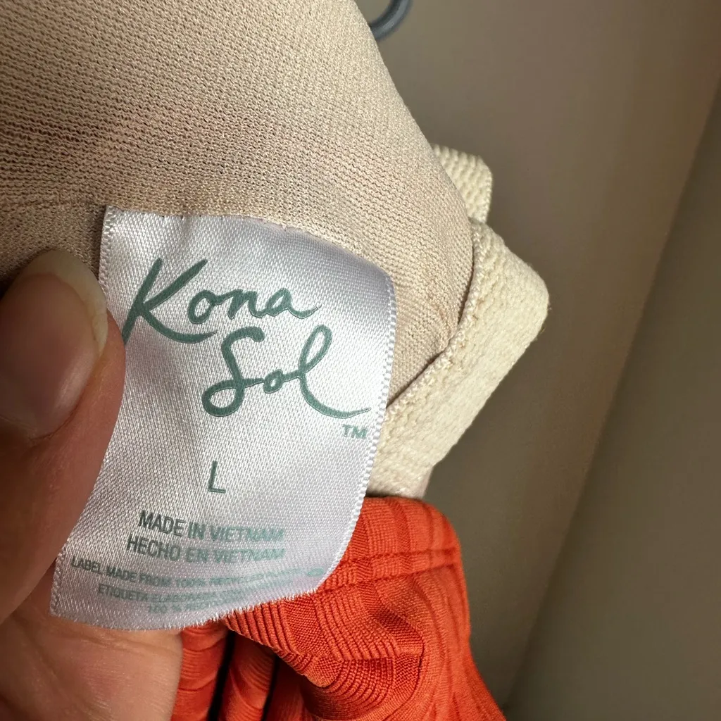 Kona sol size large swimsuit - Image 5