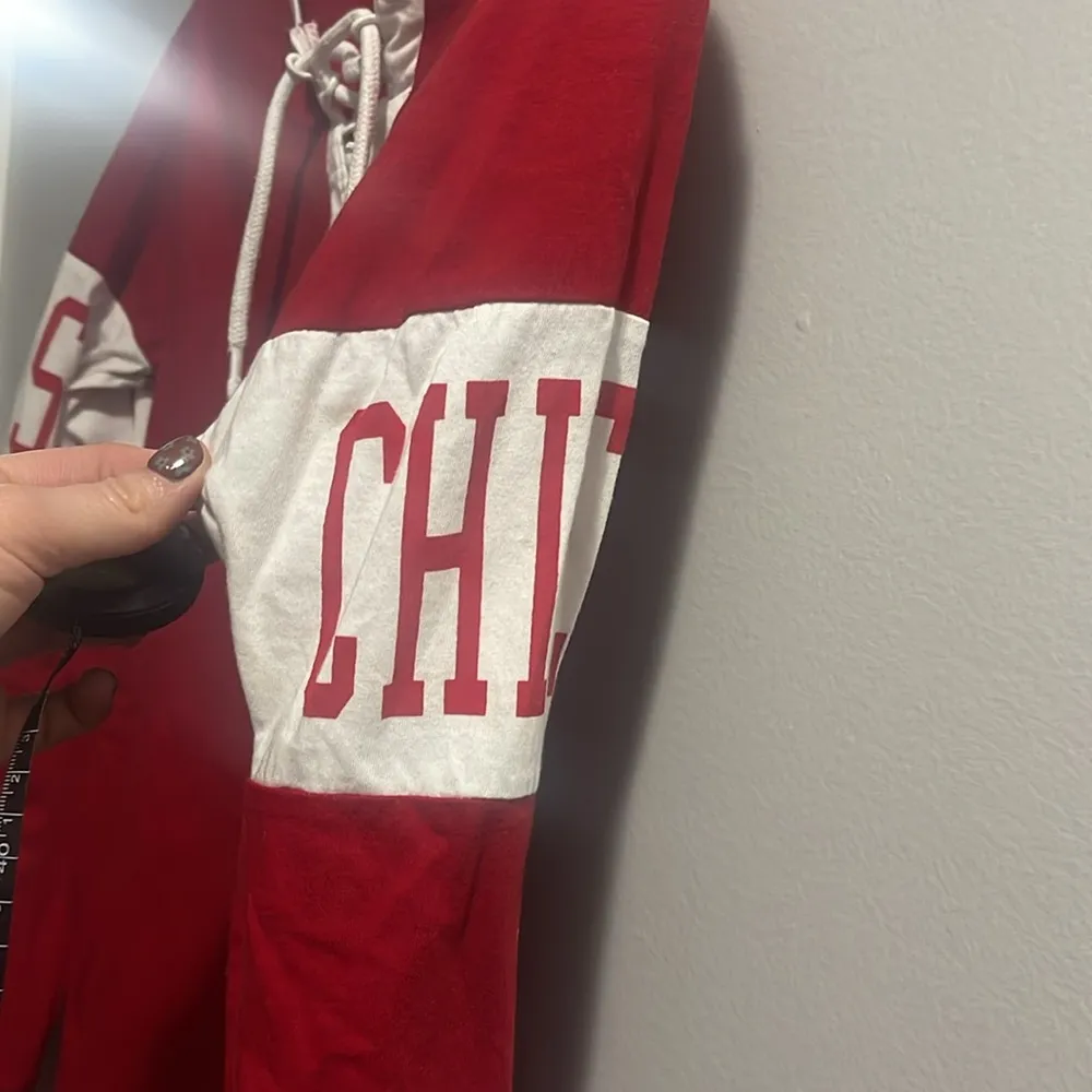 Chiefs long sleeve Vneck tie front shirt Red Size XS - Image 5