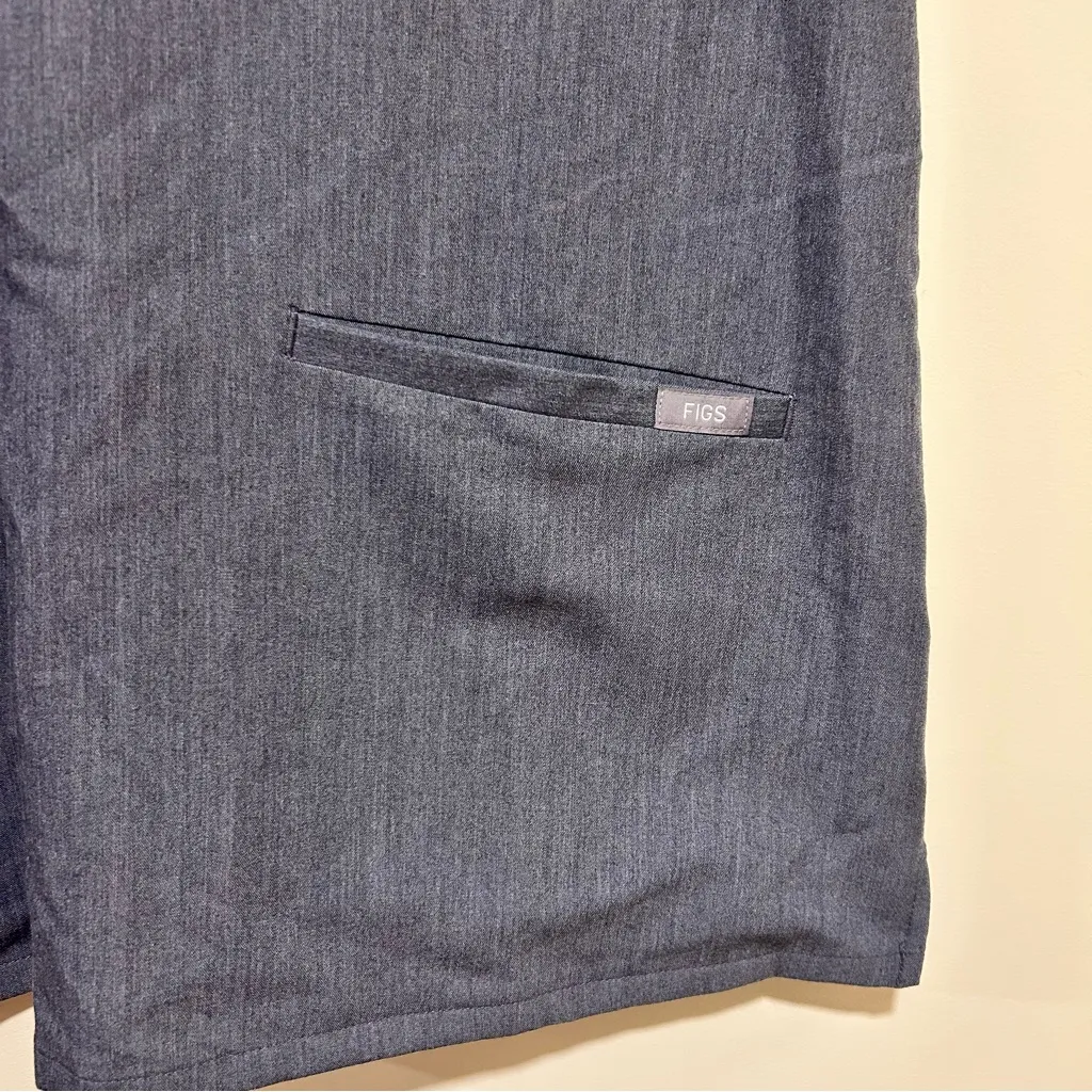 Figs Casma Three Pocket V Neck Scrub Top in Gray Graphite Size Large - Image 3