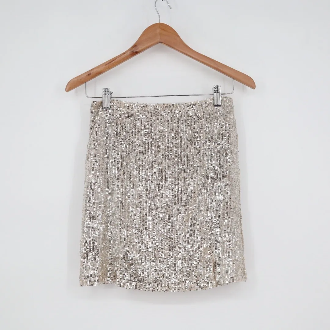 Love on a Hanger Sequin Mini Skirt Silver Sparkle Party Glam Size 7 - Image 2