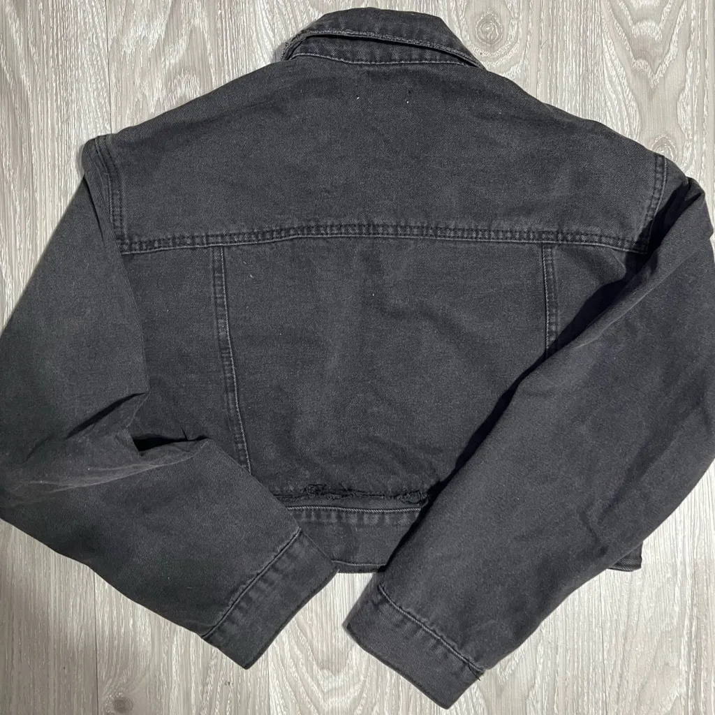 Forever 21 Black Cropped Denim Jacket Size M Button Front - Image 7