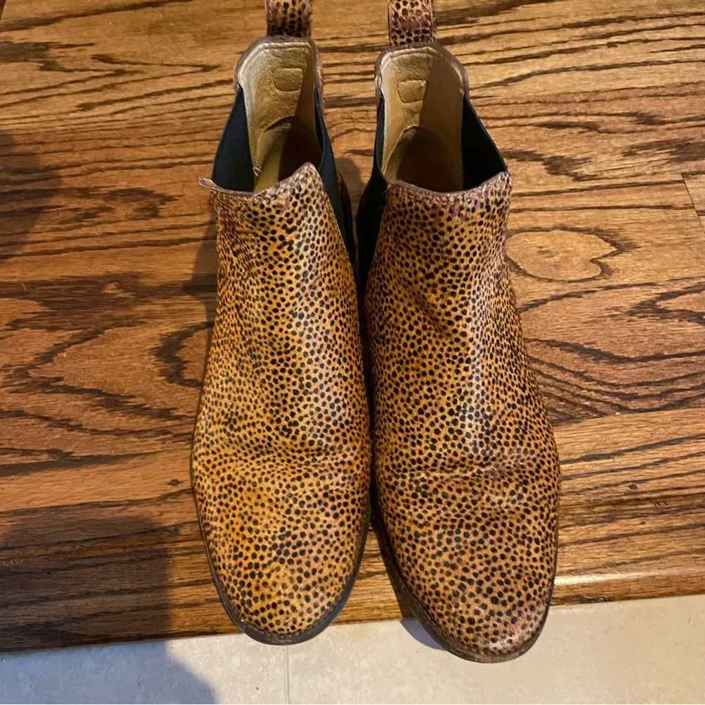 Madewell Mini Leopard Print Chelsea Boots size 8.5 - Image 3