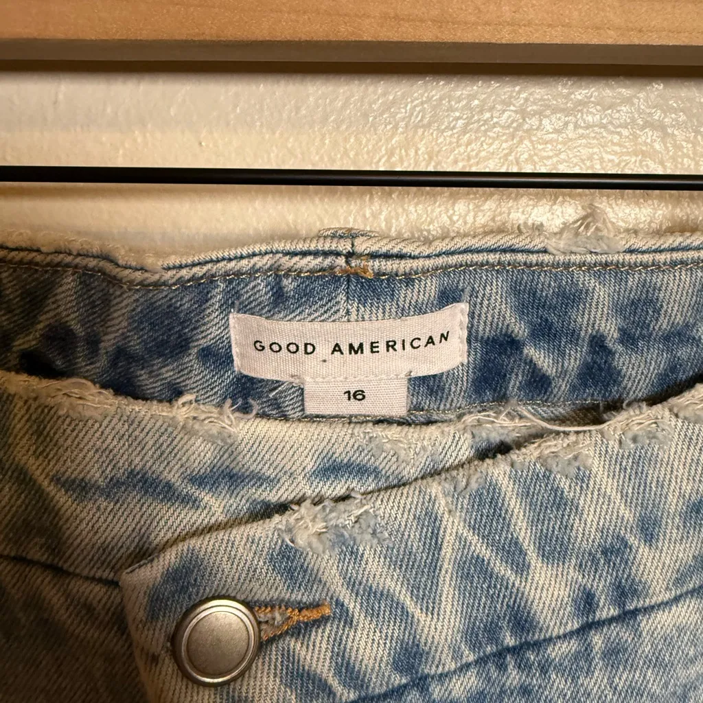Good American Good Curve CrossOver Waist‎ Straight Leg Jeans - Image 6