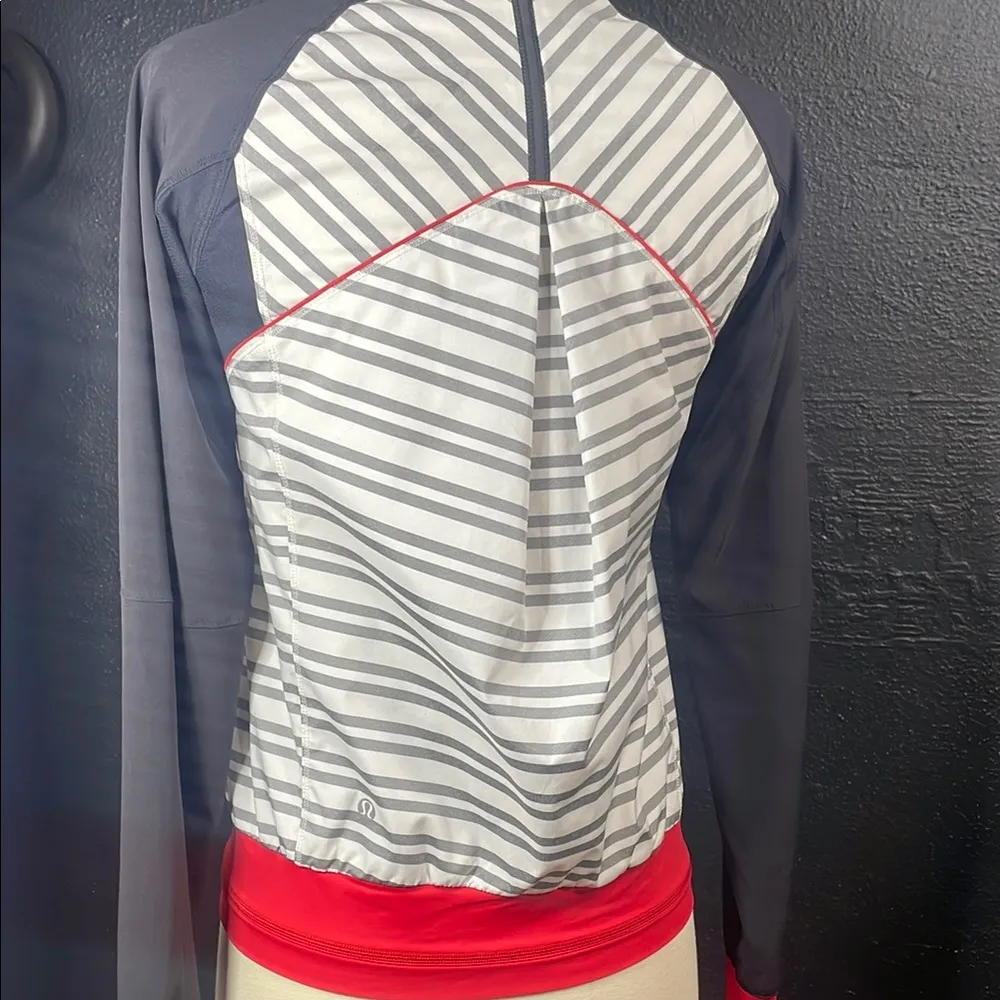 Lululemon Athletica Gray and Black Ski Jacket - Image 2
