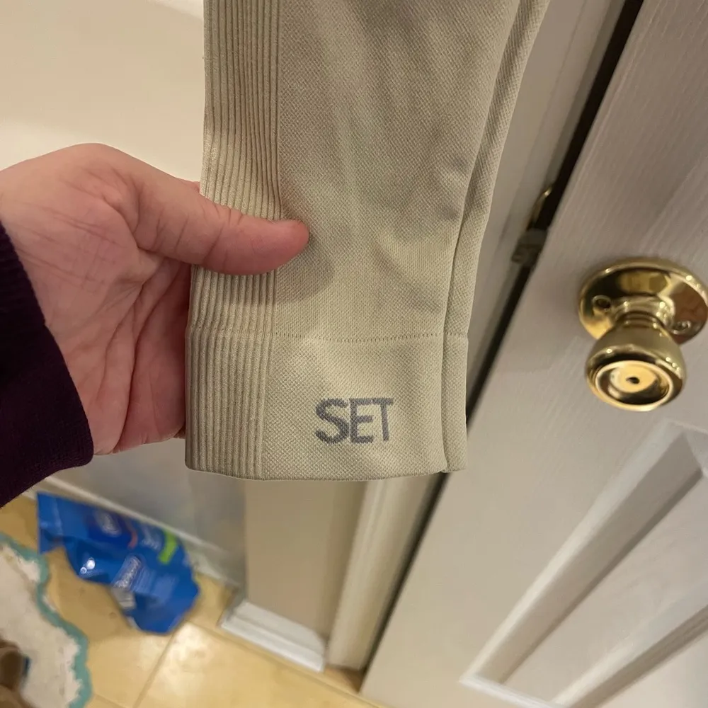 Set Active Sculptflex Leggings Medium in color oat milk - Image 3