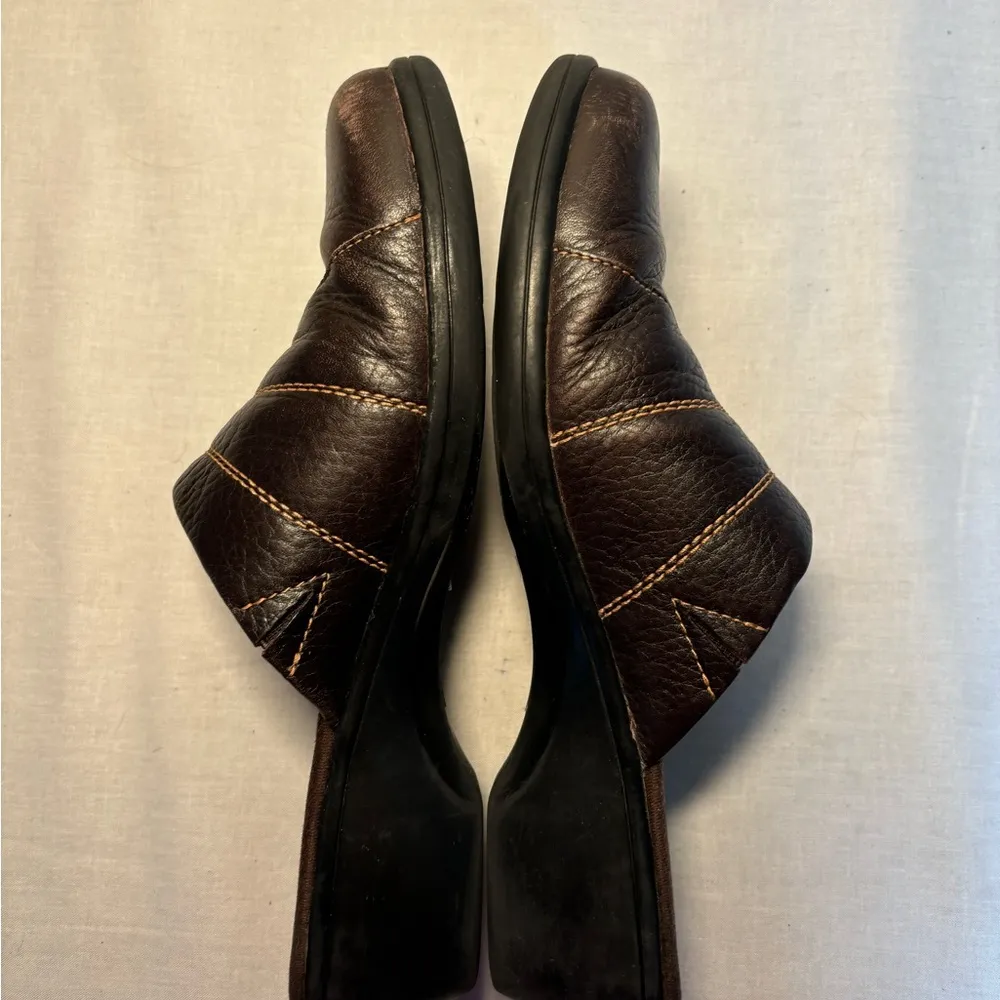 Clarks Women’s Brown Clog Sandals Leather Upper Side Buttons Shoes sz 9M… - Image 8