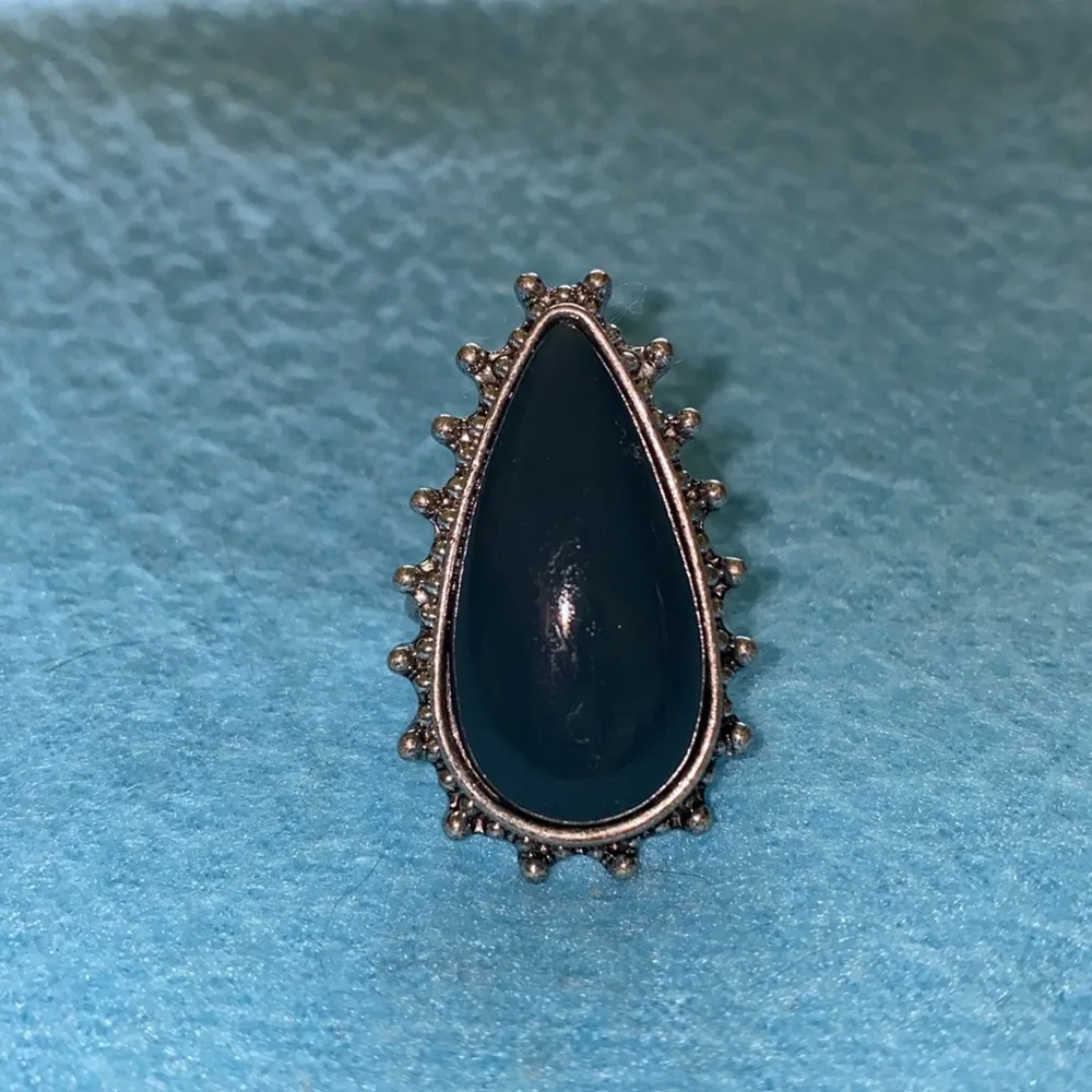 Statement ring greenish blue stone no makers mark Size 7.5 - Image 6