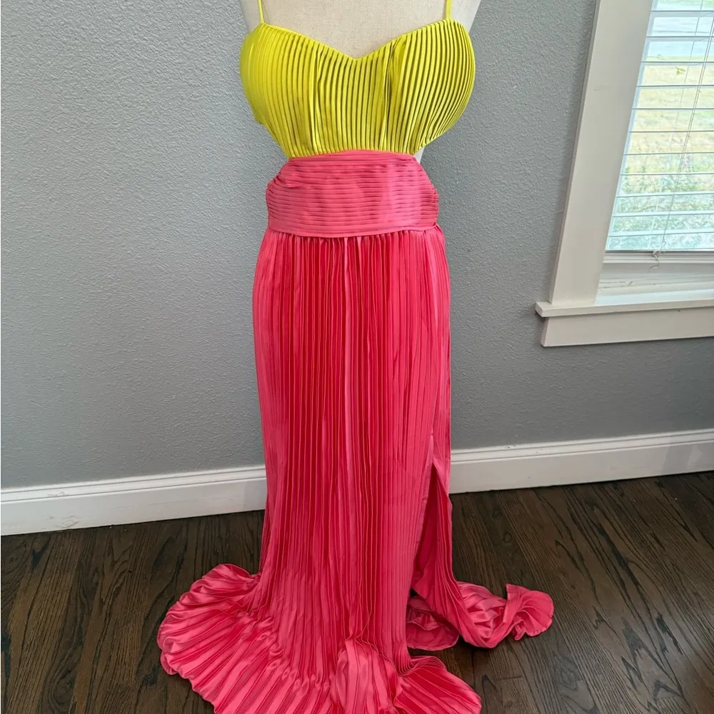 L'ATISTE Lime and Pink Satin‎ Pleated Maxi Dress Size Medium Cut out - Image 4