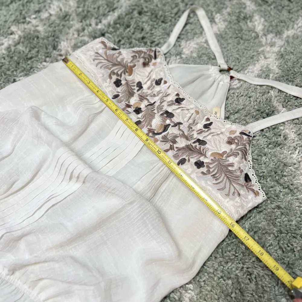 Embroidered 🤍✨BOHO hippie✌🏽white earth tones festival tank with wooden accent Multiple Size M - Image 6