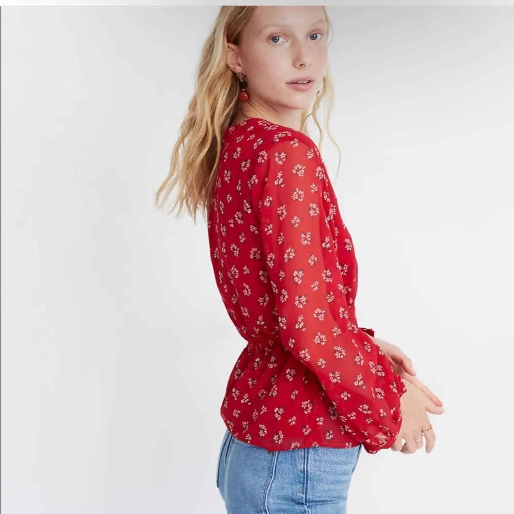 Madewell V-Neck Button Down Top in Little Lilies Red & Black Size XXS - Image 2