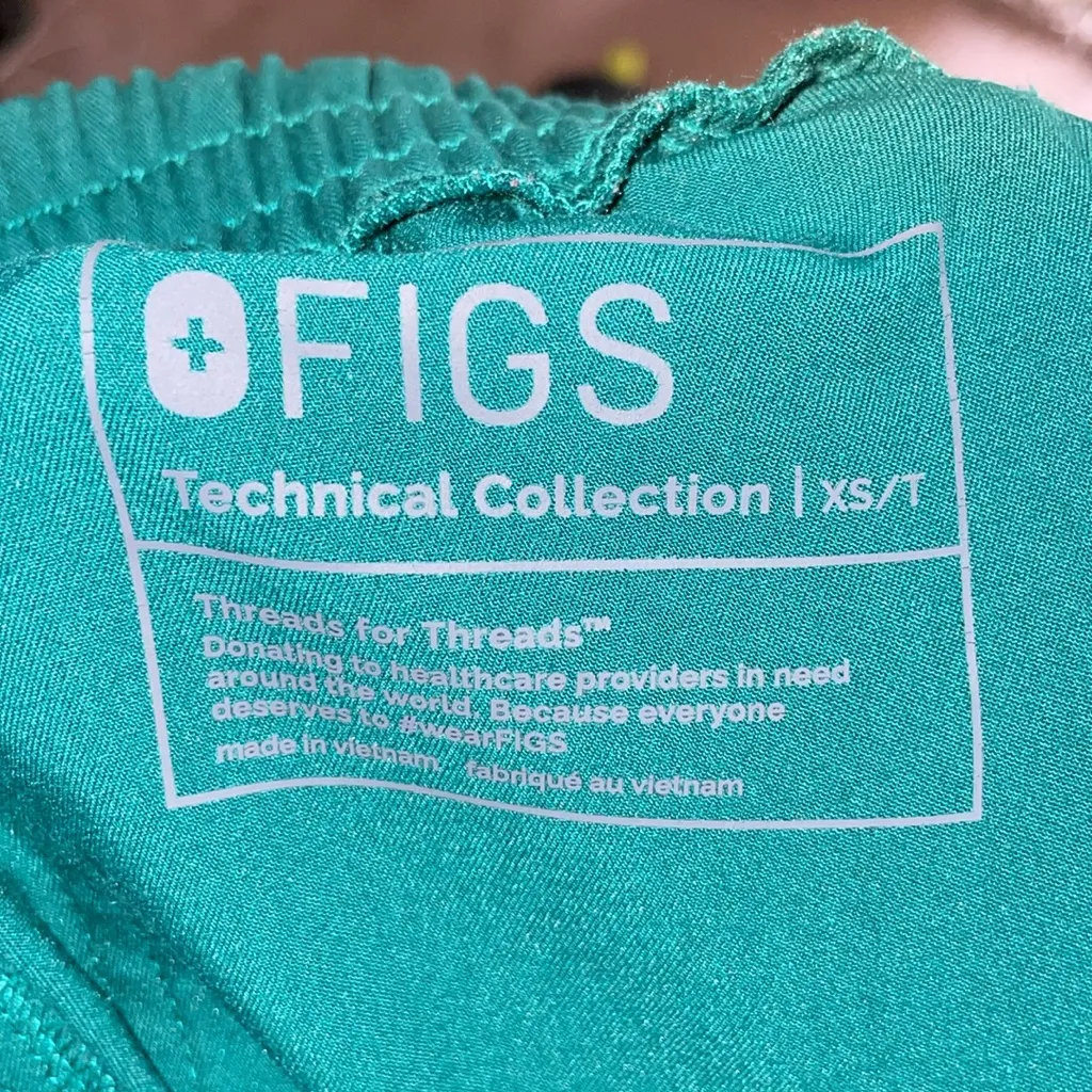 Hunter green fig Scrub Set Catarina top and Livingston pants limited edition - Image 11