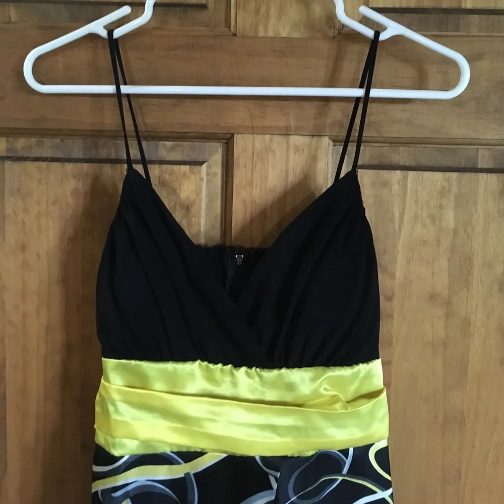 🔵Black and yellow cocktail formal mini dress! Black Size 6 - Image 2