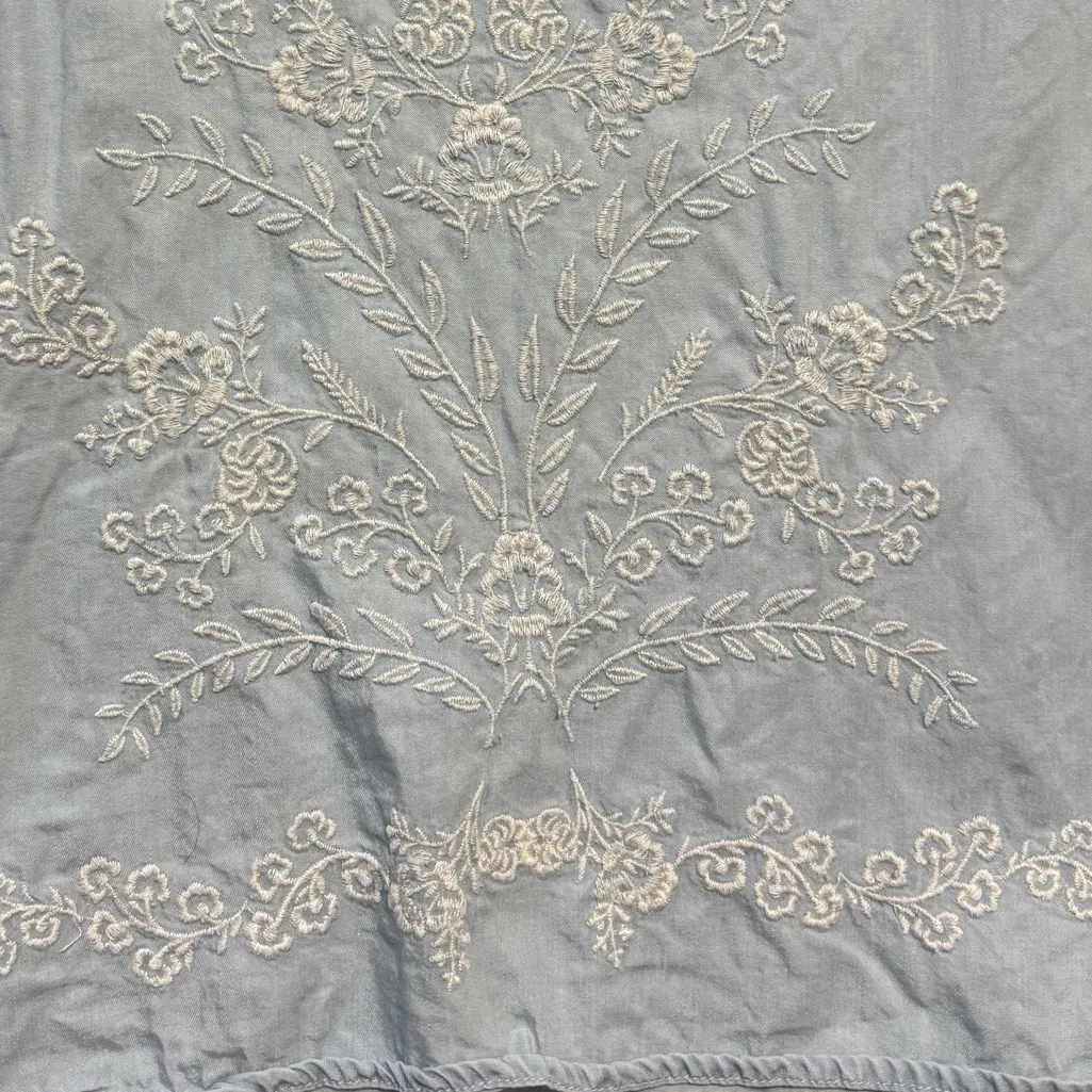 Vintage Chambray Boho Shift Dress Delicate Floral Embroidery Cottage Sz S - Image 6