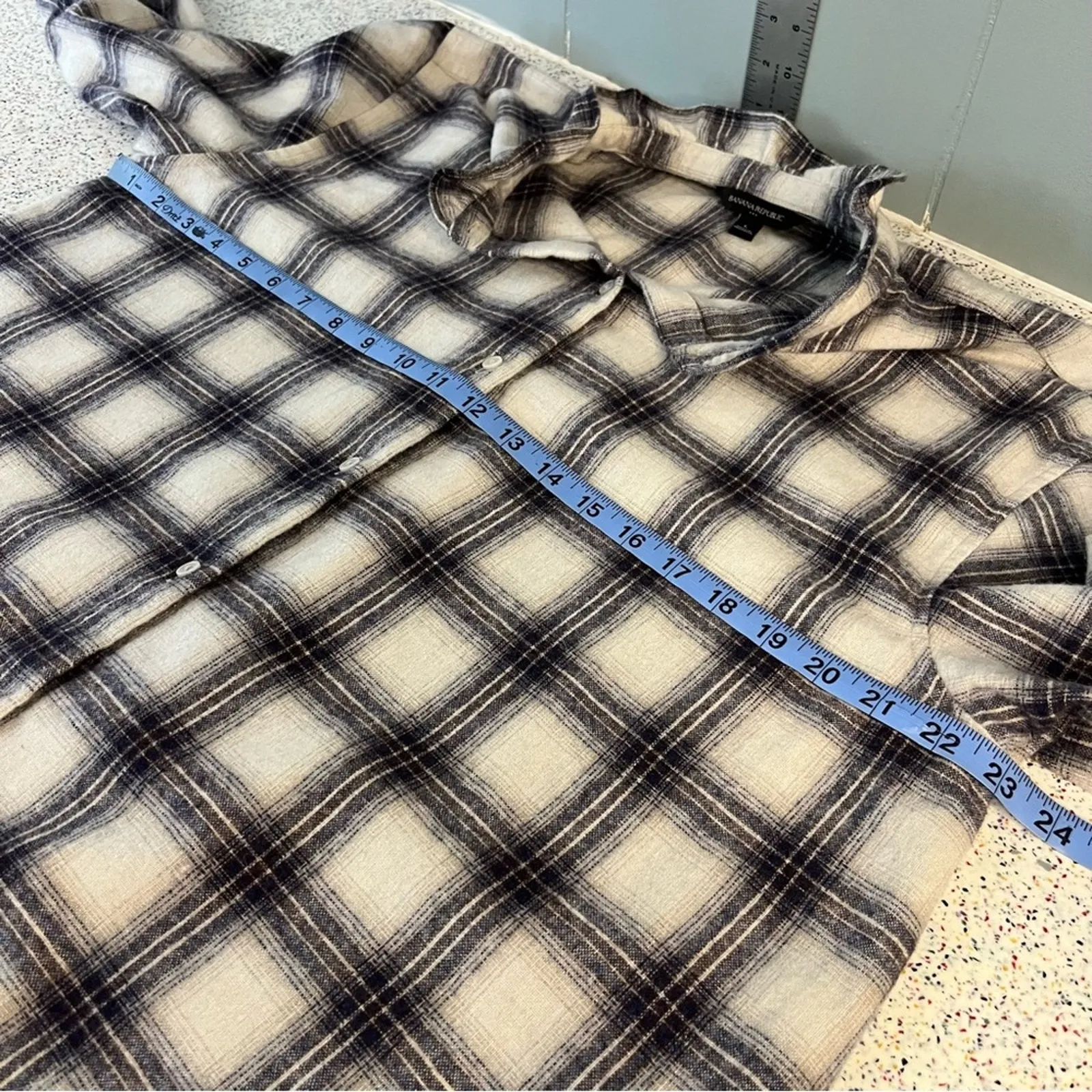 Banana Republic Wool Blend Ruffle Collar Flannel Shirt Gray Plaid Women’s Size L - Image 6