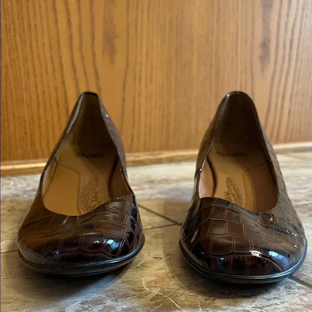 Sofft Rivoli Faux Crocodile Brown Patent Leather Kitten Heels - Image 5