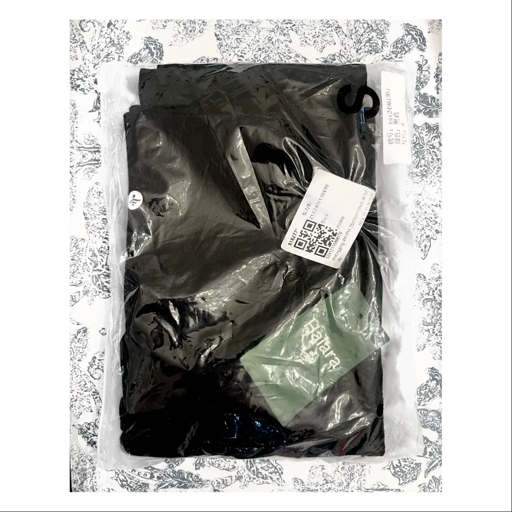 NWT HALARA OneForm Seamless Flow High Waisted Booty Scrunch Yoga Leggings Black - Image 4