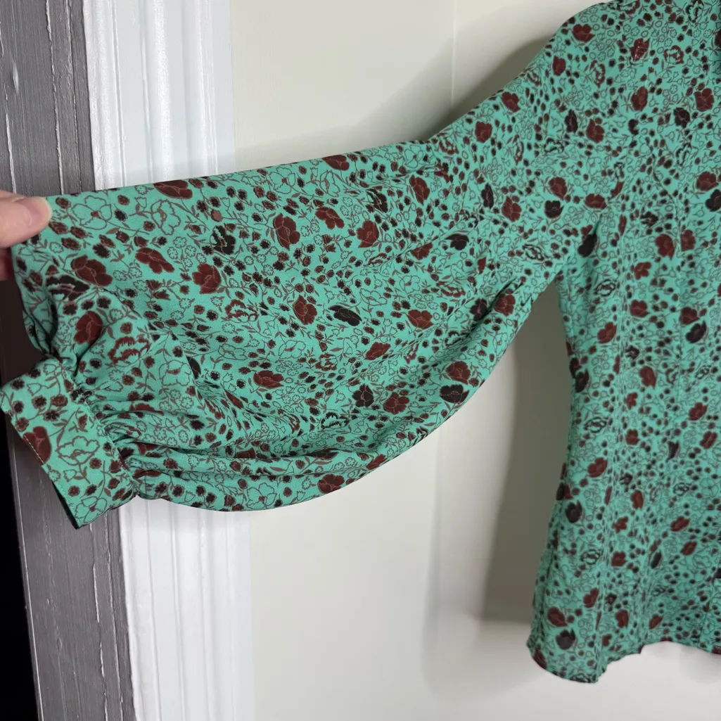 Free People Floral Blouse Women’s Size Small Green burgundy Office Boho Ruffle - Image 3