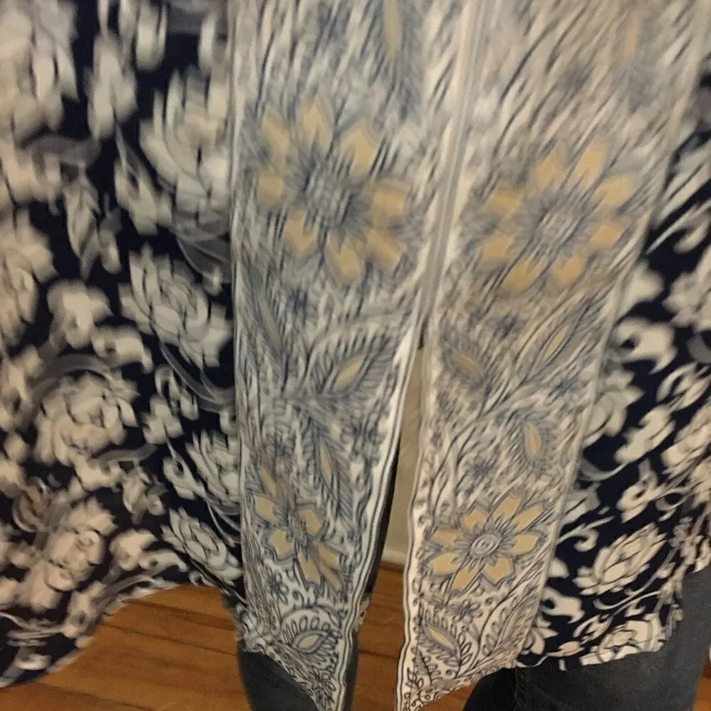 White Stag Slit bottom Chiffon Top - Image 5