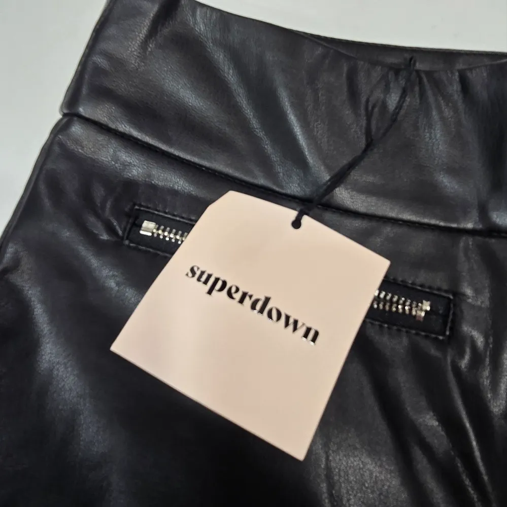 superdown  Adonia Zipper Front Pant in Black - Image 7