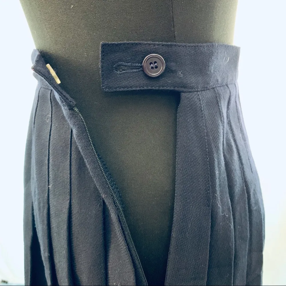 Liz Claiborne 100% wool unlined pleated skirt. - Image 4