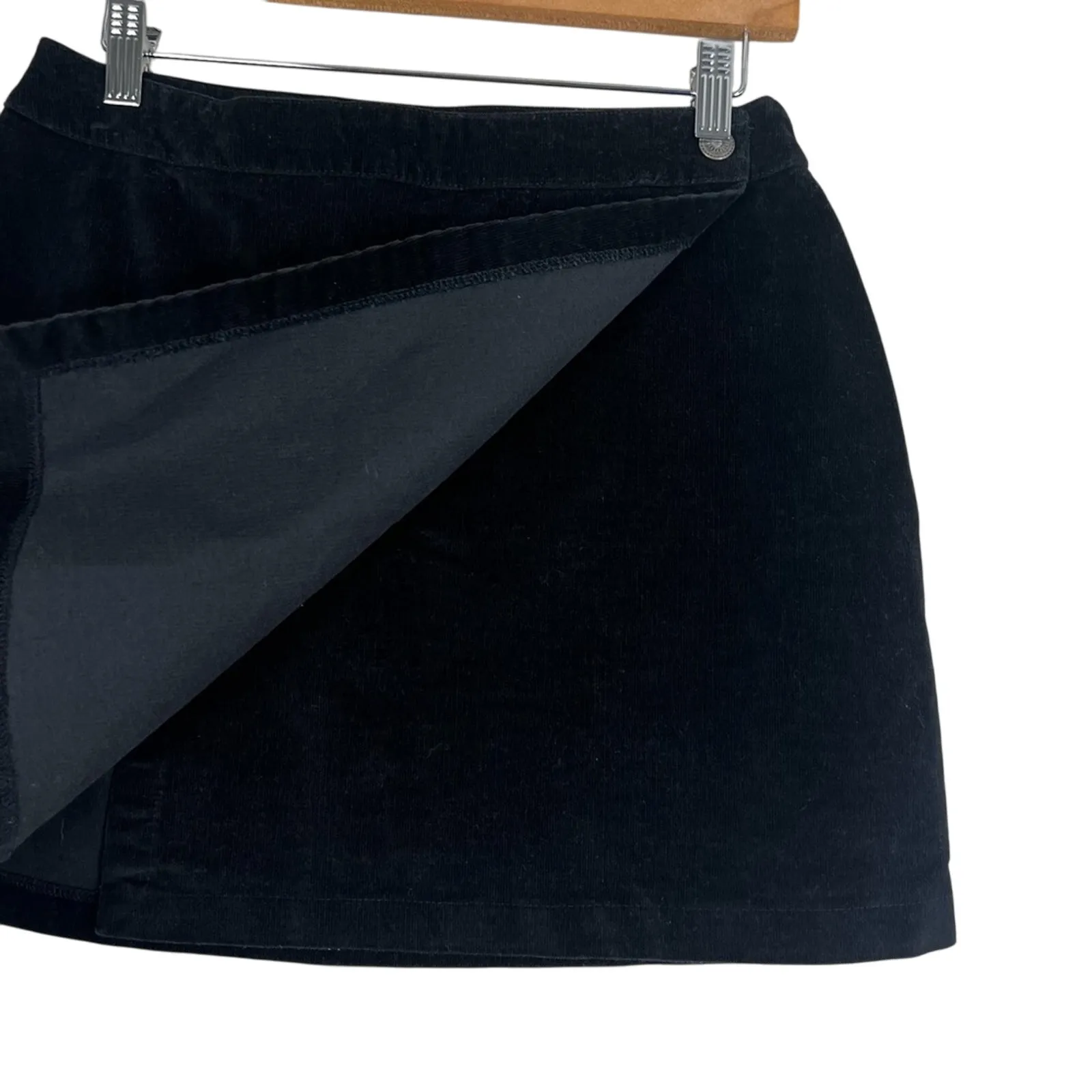 American Eagle Wrap Mini Skirt Womens 4 Black Pinwale Corduroy 90s Indie Sleaze - Image 2