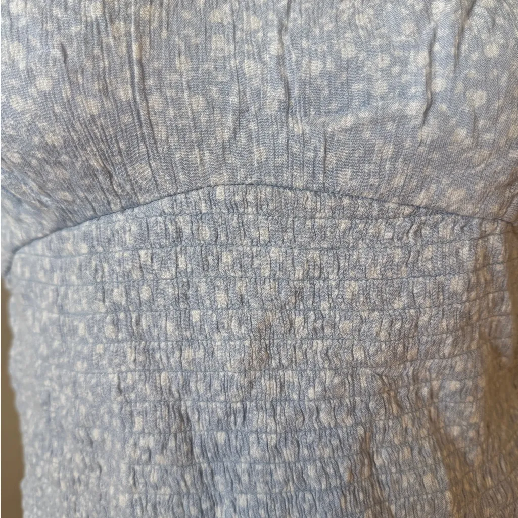 Abercrombie & Fitch Baby Blue And White Floral Smocked Crop Puff Sleeve Large - Image 2