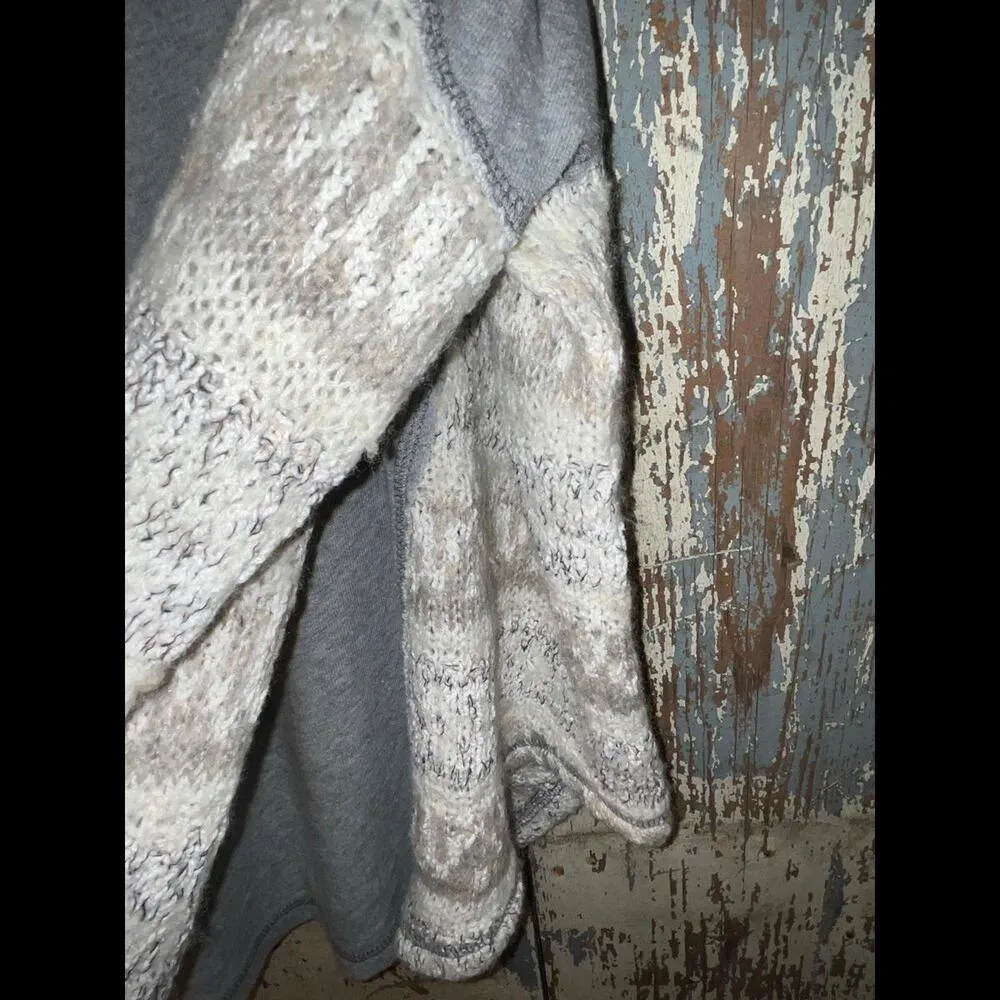 Free People Gray Knit Long Sleeve shirt, size Medium - Image 4