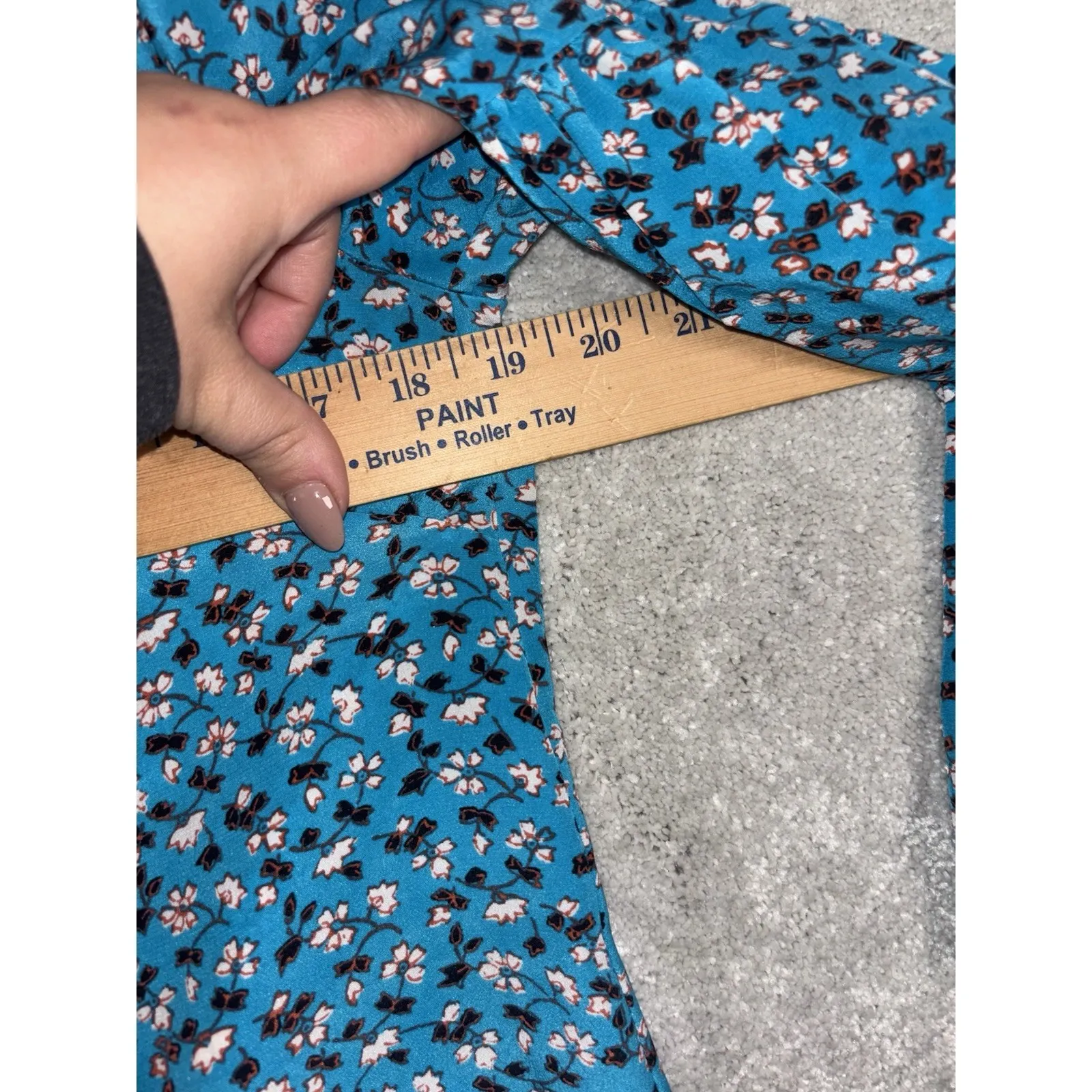 veronica beard‎ roca blouse 100% silk size 6 blue button - Image 6